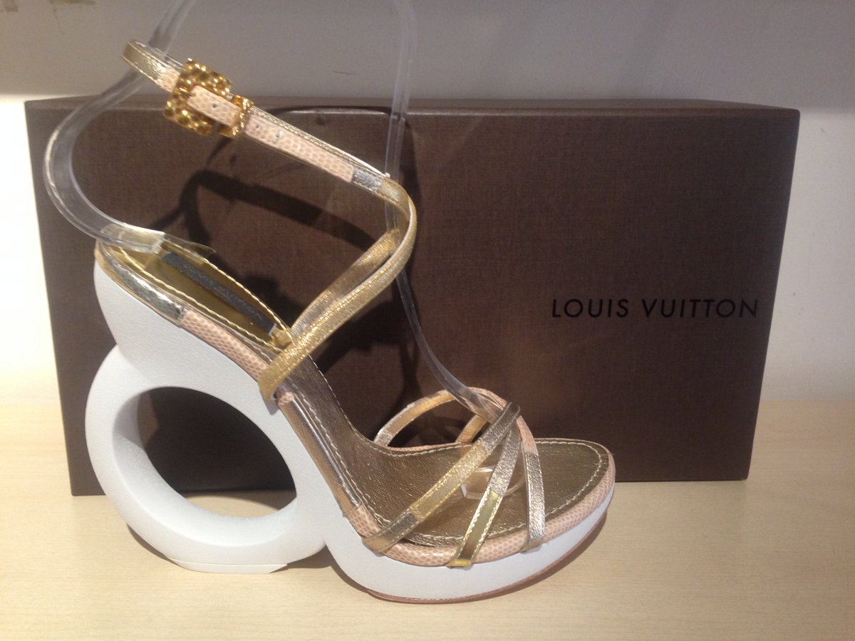 vintage2versace's tweet photo. #louisvuittonshoes #louisvuitton #designershoes #shoes #shoesforsale https://t.co/oafgMnDWPG