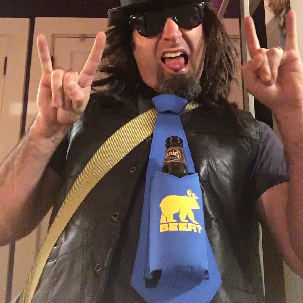 TheBevTie's tweet photo. It's #Friday....#RockOut!  #beer #BeerTie #Weekend #RockAndRoll #party #PartyOn #BeerWear #College #RockinTheTie https://t.co/5lC7OcFsFA