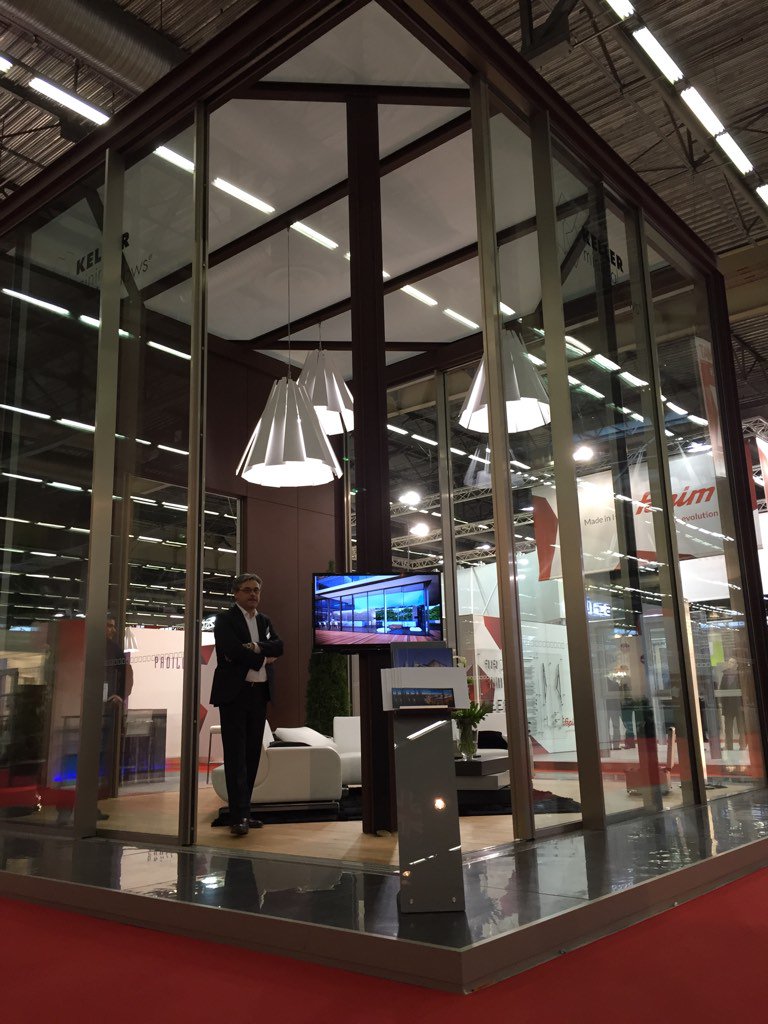 FacadisNL's tweet photo. Gezien op @batimat zeer slank en hoog schuifdeurspecialisme van @AlverreNL Keller minimal windows https://t.co/zlB69qSsTA