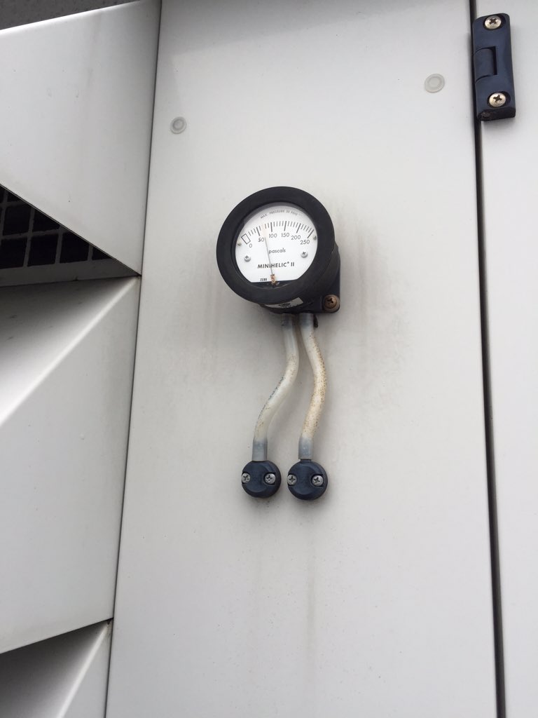 TeunMulder's tweet photo. It's #applicationfriday with a @DwyerInstrument famous #minihelic with integrated mounting bracket. https://t.co/g7Ffpysmsf