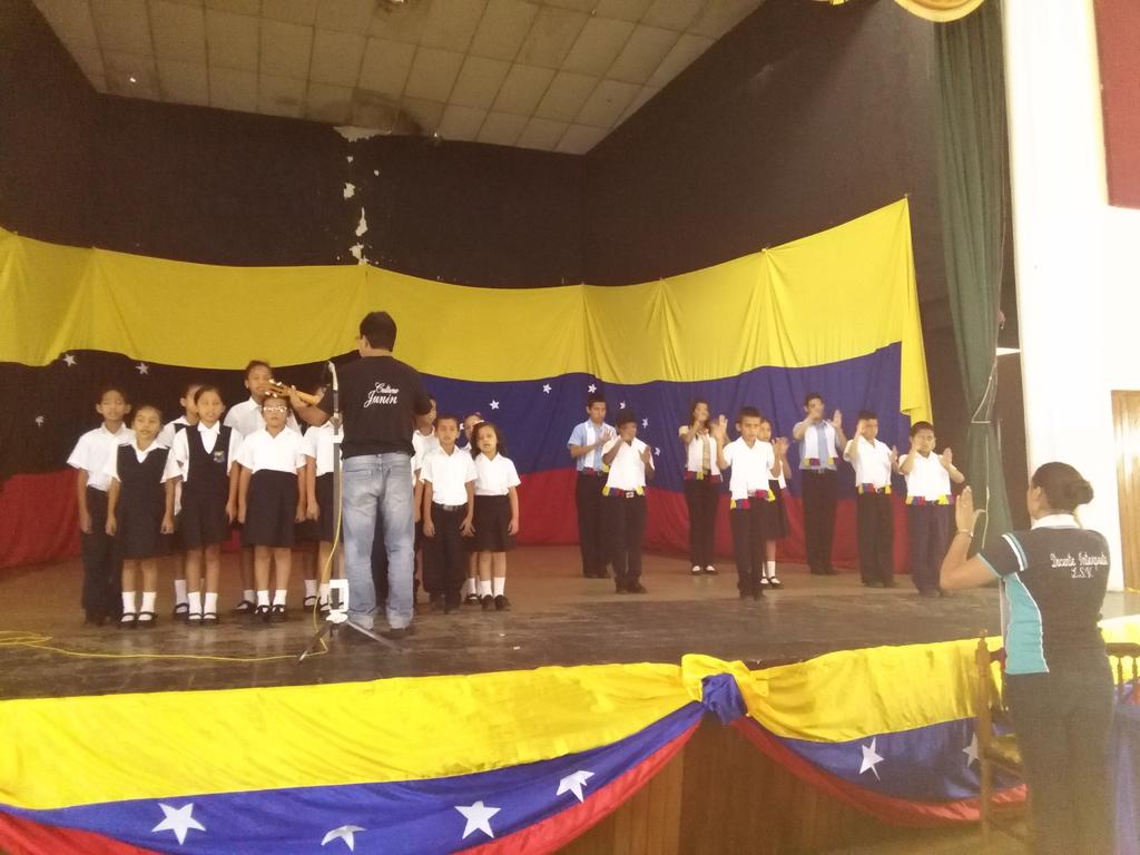 clifpmjunin's tweet photo. #EducacionEnFronteras Seminario de educación en frontera @rodulfohumberto @vimi3v @YaniskaValla https://t.co/yUemMhyWMK
