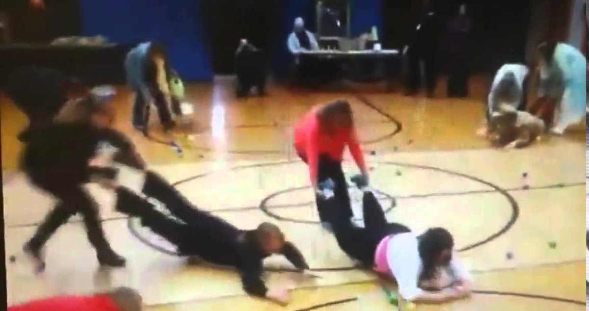 MegynKellyNews's tweet photo. #FoxNews Outrageous! Watch VA #employees #spend work day #playing #human #_Hungry Hungry… https://t.co/VR5URMbt30 https://t.co/f8Ws5FHQ8o