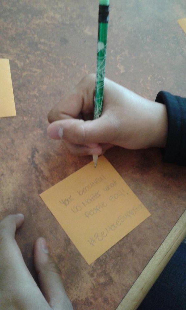 AngelaAverySC's tweet photo. #BeMoreSupportive Positive Post Its #meanstinks https://t.co/tm1FJuSayy