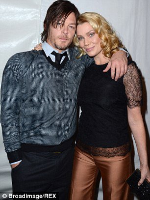 NomanTwd's tweet photo. RT for #NormanReedus &amp; #LaurieHolden
FAV for #AndrewLincoln &amp; #LaurieHolden

#TheWalkingDead https://t.co/fjl2VAiOV1