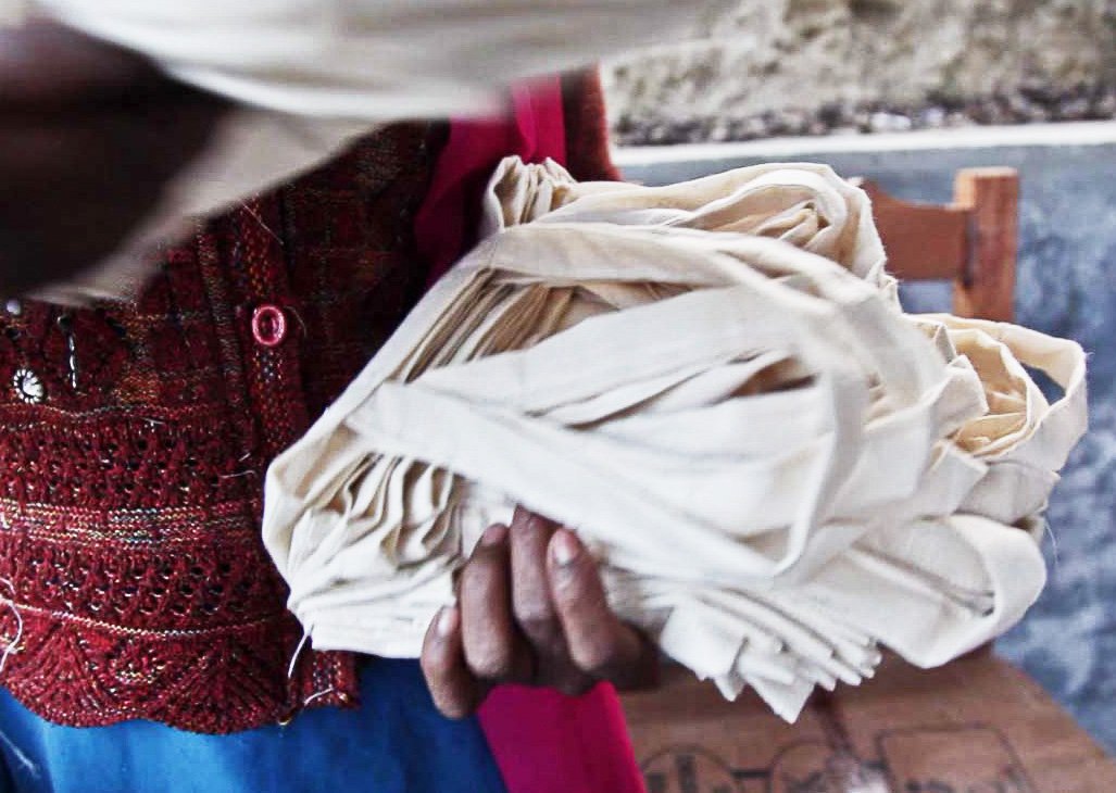 jaypore's tweet photo. Who makes the #muslinbags that deliver Jaypore's products to #customers worldwide...find out:https://t.co/dPAvzvN2jD https://t.co/lGqBgb8va9