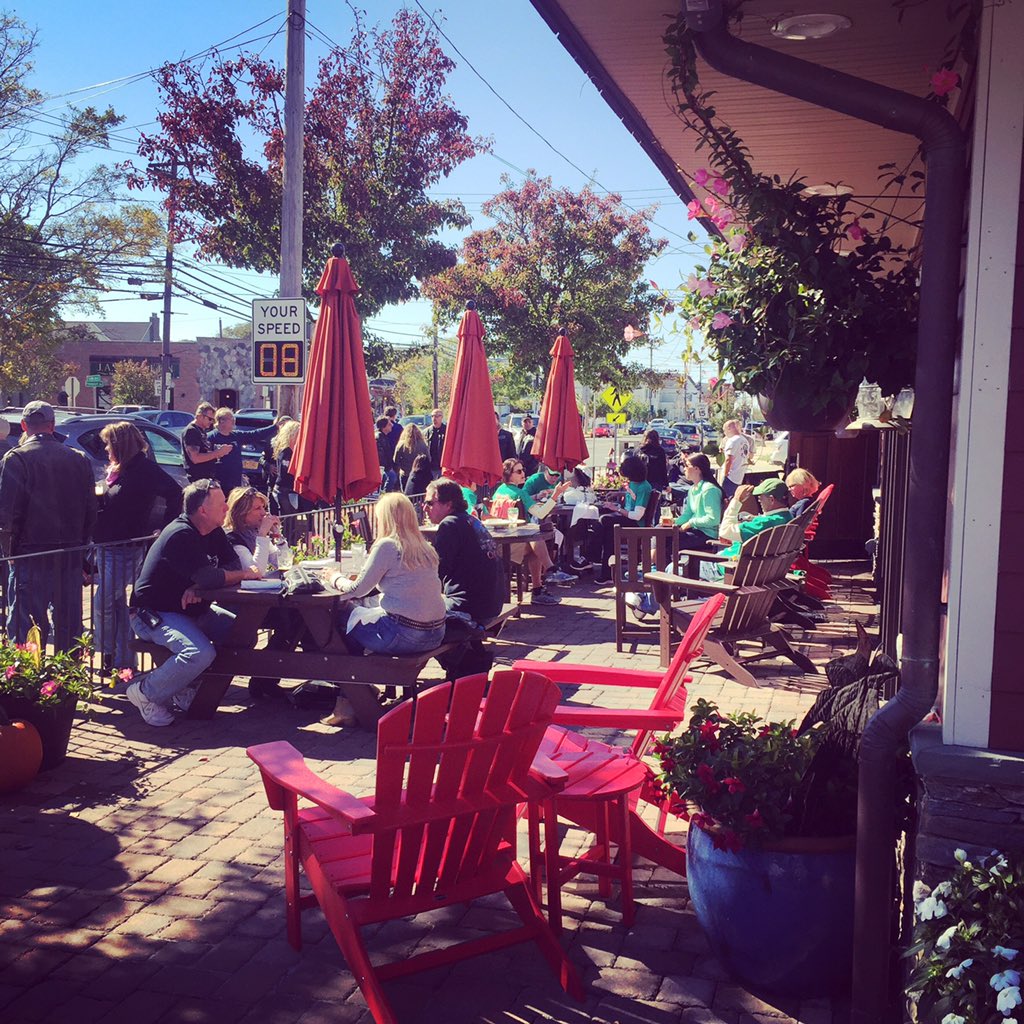 #TGIF ! Feels like a summer day in #PointLookout ☀️ #GetToThePoint for lunch outside!