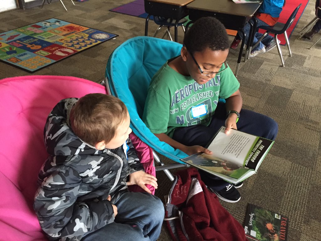 CSolberg2's tweet photo. Making new friends and building our community at Hawthorne STEM! #HawCommDay https://t.co/o8whzIb57n