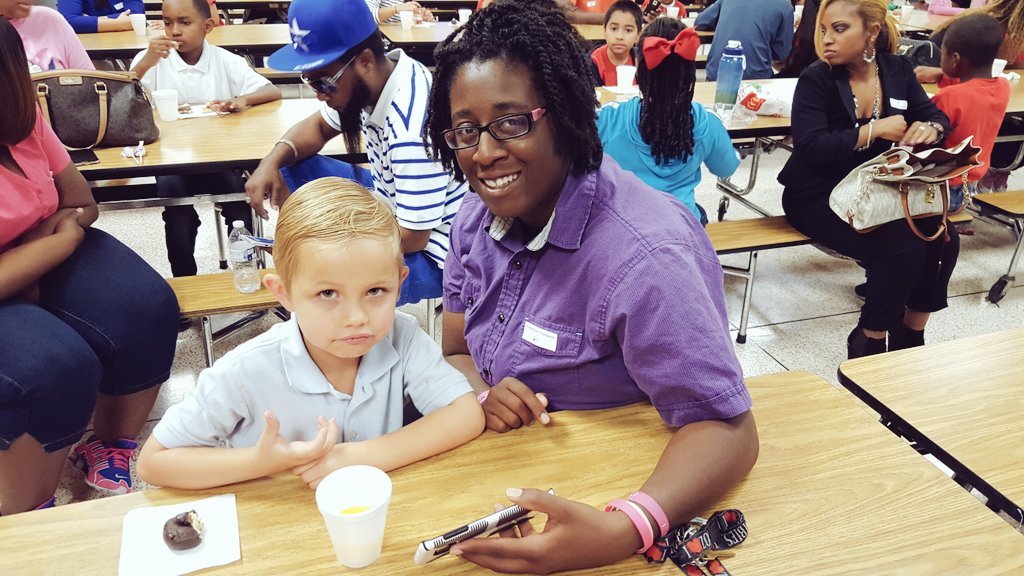 GrayES_AISD's tweet photo. .@GrayElemEagles breakfast of champions with 1st & 4th grades! Celebrating academicsuccess! #honorroll #meritroll https://t.co/gl7HEgTcg6