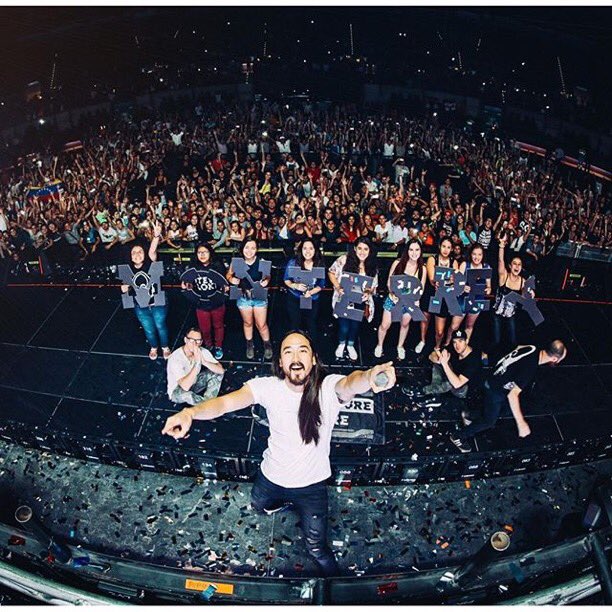 Monterrey Mexico! Anoche La Primera Ciudad Es muy loco! Muchas Gracias!  #neonfutureexperience #mexicotour https://t.co/c9oKoWz6zs