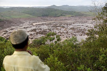 BuzzFeedEspanol's tweet photo. 17 Desgarradoras imagenes de la avalancha de lodo en Brasil | https://t.co/dUZovrWfGN https://t.co/Zh7SjWed79