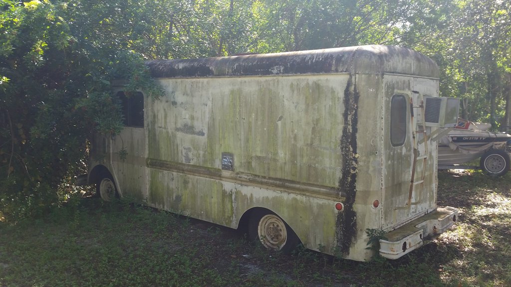CleanSlateSWFL's tweet photo. Found this old 65 I think.. and it is screaming save me.. #cleanslatedetailing #stepvans #deliveryvan https://t.co/dAlBGCioD0