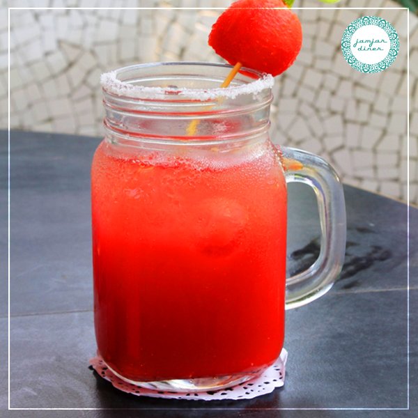 JamjarDiner's tweet photo. Saturdays get better with a drink in your hand!
#JamjarDiner #BlueCottage #Versova #WeekendLoving #DrinkMumbai https://t.co/zwRAqNz79V
