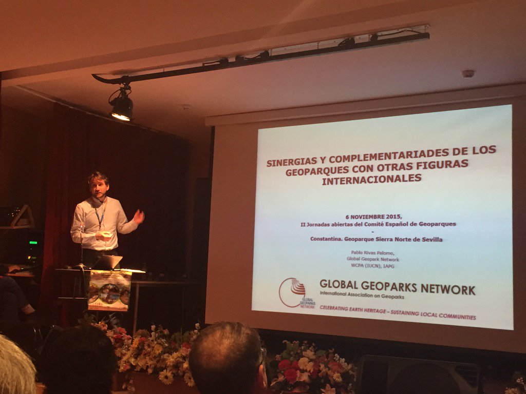 GeoparquesEsp's tweet photo. Los #geoparques y otras figuras internacionales con @PabloGeopark en #OpenGeoDay2015 https://t.co/PkSHaFQl3c