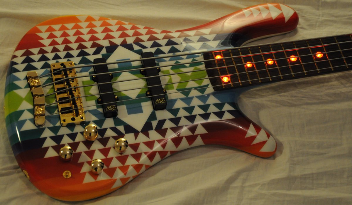 ATyrecs's tweet photo. LiGht Basse @BassMusicianMag <3 custom https://t.co/lK18cmciv8