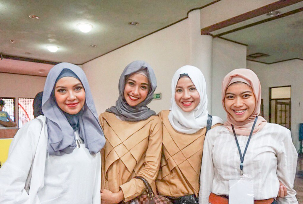 TashyaDP's tweet photo. #HijabWeekdayMarket 2015 https://t.co/WvqR5sfpsh