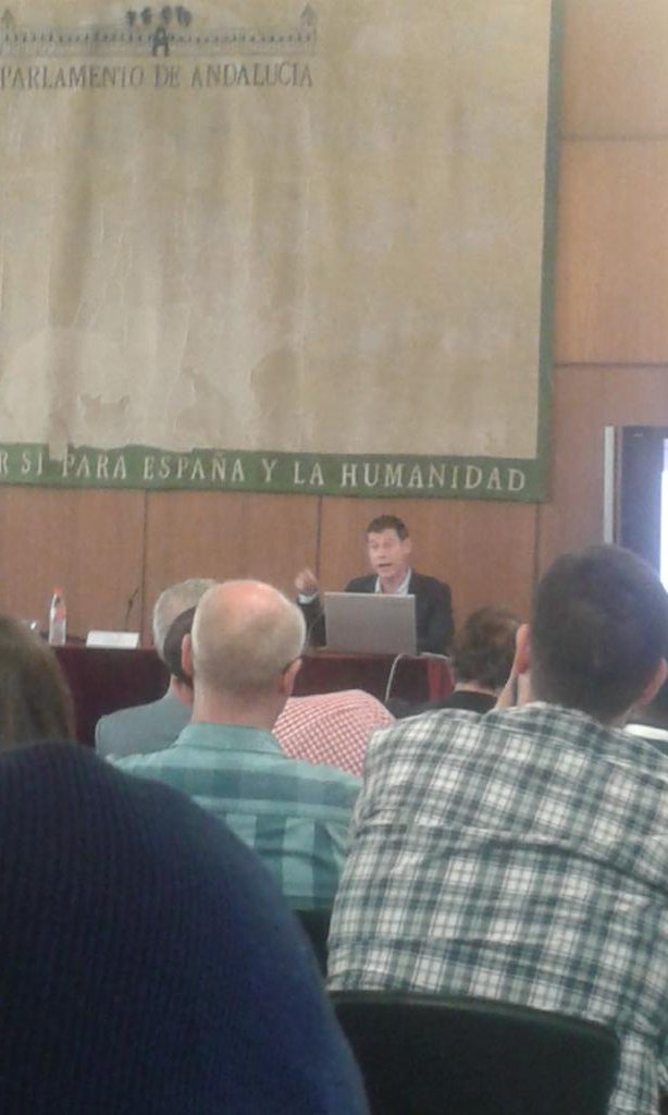 Adhara_ONG's tweet image. Última ponencia: Ferrán Pujol nos habla de la importancia de los centros comunitarios en la prevención del #VIH.