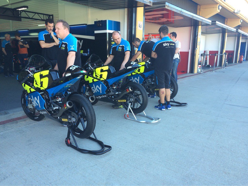 Il nostro trio di talenti sta per tornare in pista nel #ValenciaGP! 46x3 👊 #iostoconVale #talento3 #TheGrandFinale