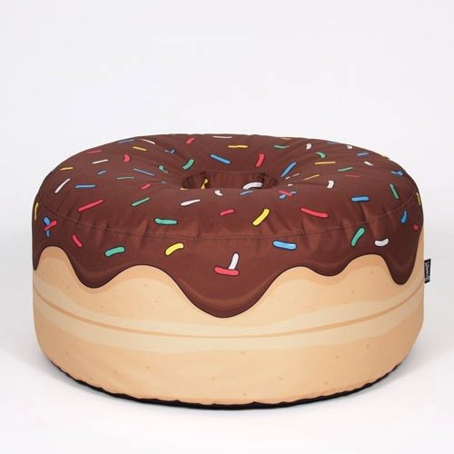 Zo leuk, deze donut poef! Hij is van <a href="/wooufbarcelona/">Woouf!</a>, check ook het gummybeertjes kussen: ow.ly/Uk7Vk