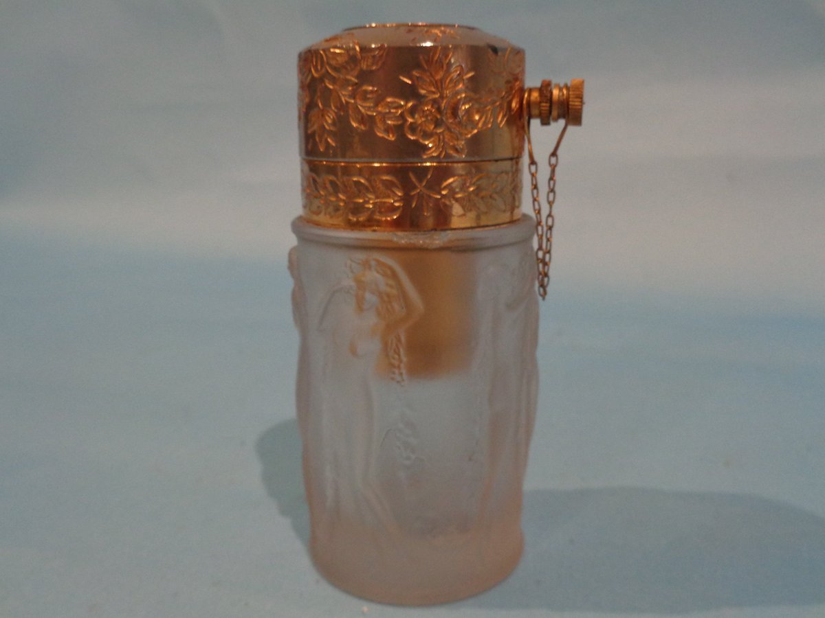 WebbsWilton's tweet photo. A Lalique Molinard glass perfume bottle with figurines &amp; gilt metal atomiser #Nov11thSale https://t.co/Qz4cmEokXI https://t.co/7210HRII47