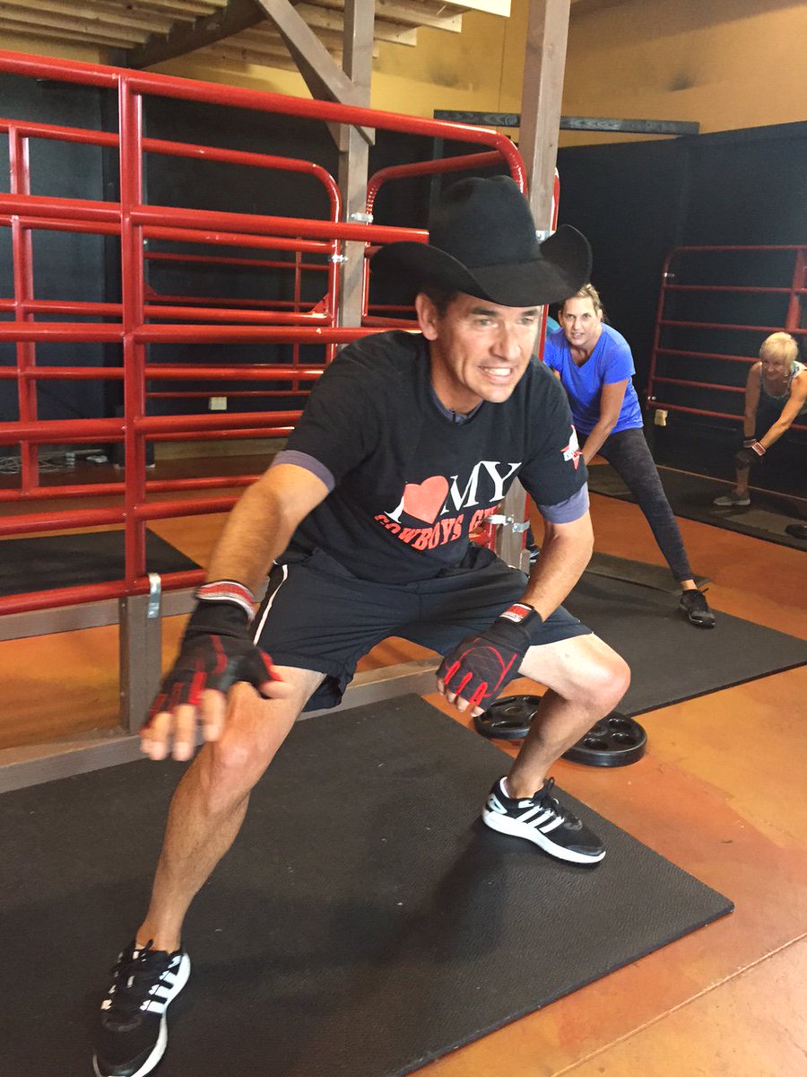 VickyEvansTV's tweet photo. I've been waiting all week for this!  So has @TGDaybreak ;) #WildWorkouts Cowboys Gym today 7am @ch2daybreak YeeHaw https://t.co/Z6wXTgLDjV