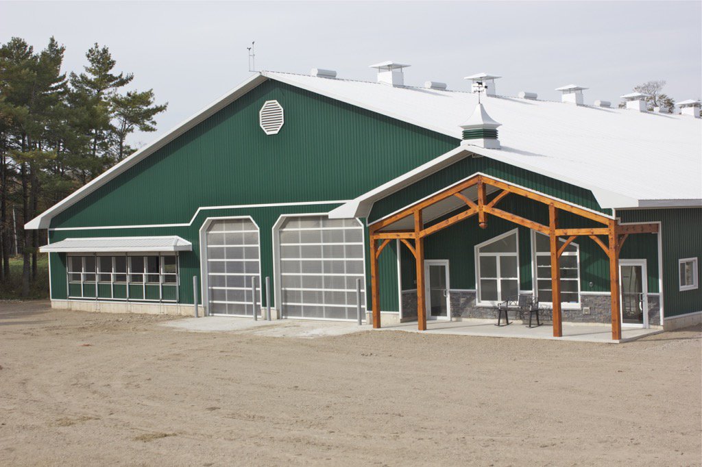 RobGoodwill71's tweet image. Rain will be over by 10 come out and see our new Dairy barn #lelyrobot #gayleachocolatemilk #greycountyag