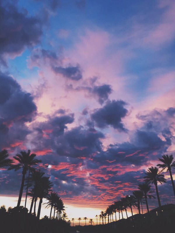 TheParadisePics's tweet photo. Las Vegas Sunrise https://t.co/IE0mfL1a6k