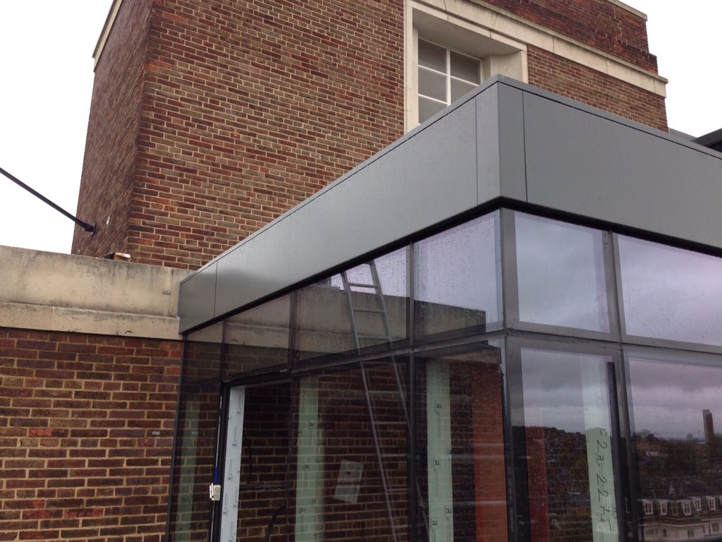 SW_Roofing_UK's tweet photo. Latest TAG Fascia and Evalon VSK roof completed at Greenwich Hotel.   👍👍 https://t.co/RN87DBbl9N
