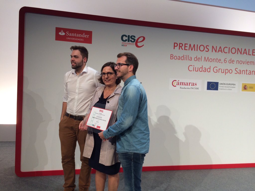 FPdGi's tweet photo. Tercer premio: el proyecto #Xicells de @yuzzMurcia. Mònica Margarit hace la entrega. #yuzz2015 https://t.co/RE2efUZHiF