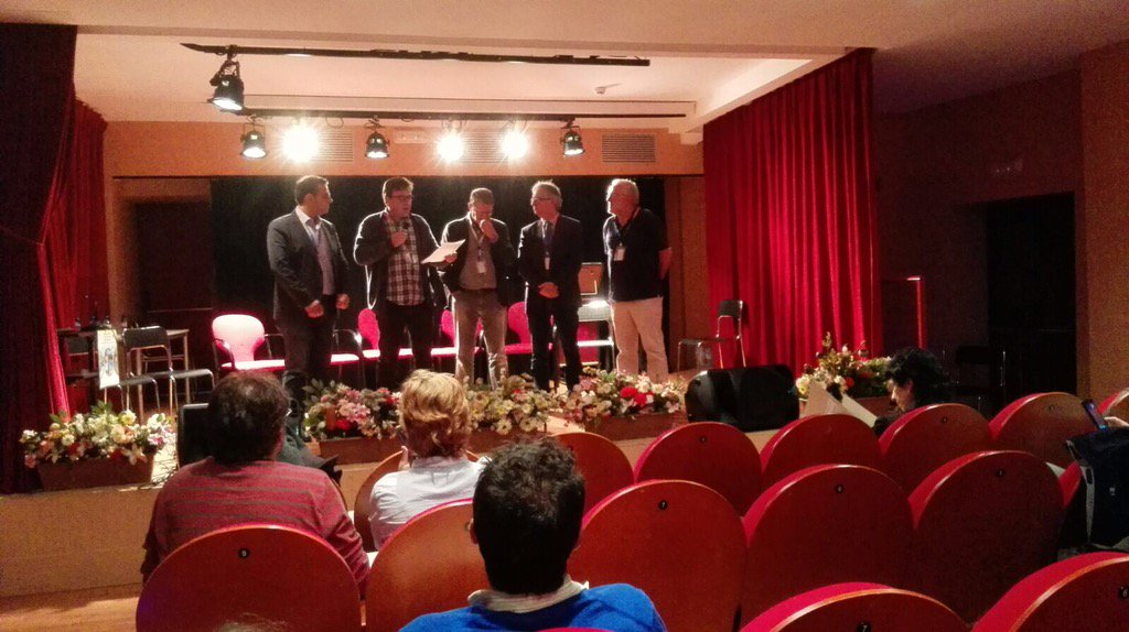 GeoparquesEsp's tweet photo. Clausurando #OpenGeoDay2015 @Jose_MBarrera @VilluercasGPark @lesvospetrified @PCMaestrazgo @NinoSanzMat @EGNetwork https://t.co/9GZGQ9E7v8