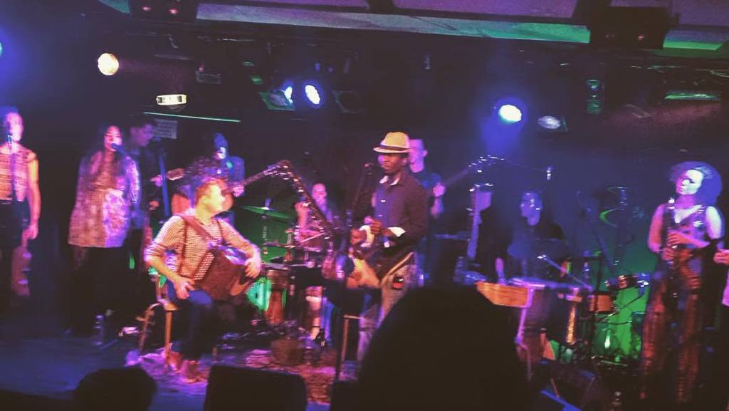 M_U_S_I_C_news's tweet photo. @mariehamborgryg : https://t.co/HhxPmdnI0p | Världensband 👌🏿🎶🎹🎸🎻⭐️ #världensband #kolonien #godmusik #yes #pitstop… https://t.co/TB8Zy8oUoo