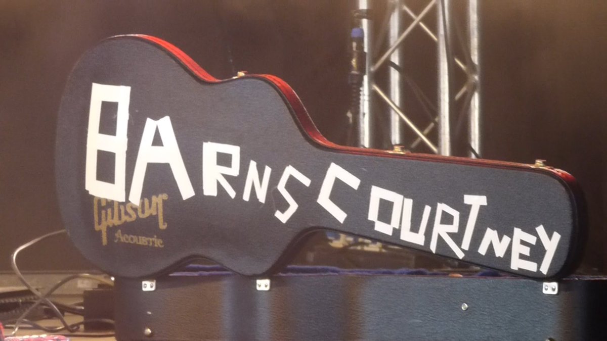 tdq90's tweet photo. Guys, don't miss it, @BarnsCourtney is playing in Paris in a few days! Damn that's gonna be goood x https://t.co/Z25HU8sRgQ
