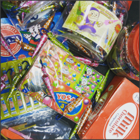 detikfood's tweet photo. Generasi 90an pasti kenal jajanan ini.Yuk nostalgia di booth @detikcom Sabtu 7Nov di 90's Fest #detikcomBackTo90s https://t.co/W7l0BJzO4P