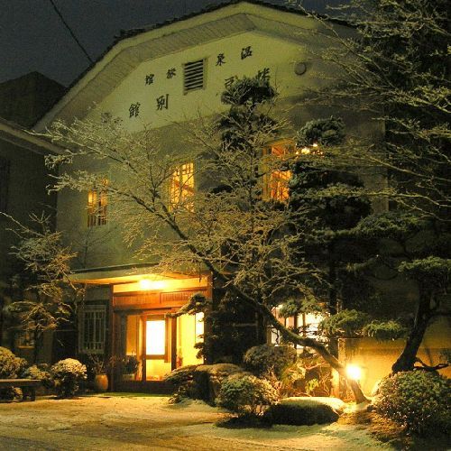 roxaneubs94's tweet photo. 湯谷温泉　はづ別館
大正ロマン風の建物.古きよき日本の宿を感じていただけます。渓流の眺め�...
https://t.co/ImMwjlEv8x https://t.co/2BVHm3ZSOr