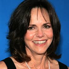 Sally Field celebra hoy su cumple número 69.
Extensa carrera.
Muy buena actriz.
Happy birthday! 