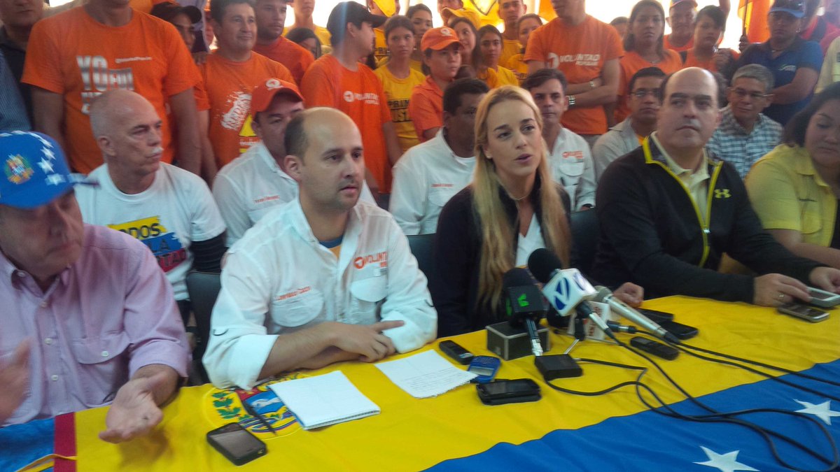 norasan16's tweet photo. Comienza rueda de prensa de @liliantintori en #ElVigía en su gira "Todos por la Libertad" https://t.co/EHx1rGTsBX