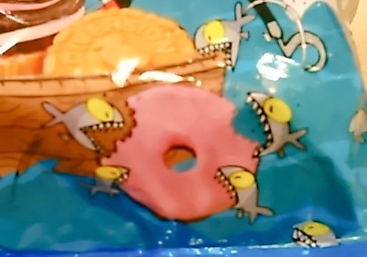 gigi_OK's tweet image. Pirañas atacando un anillito. #Piranhas 
#CookiesPackaging