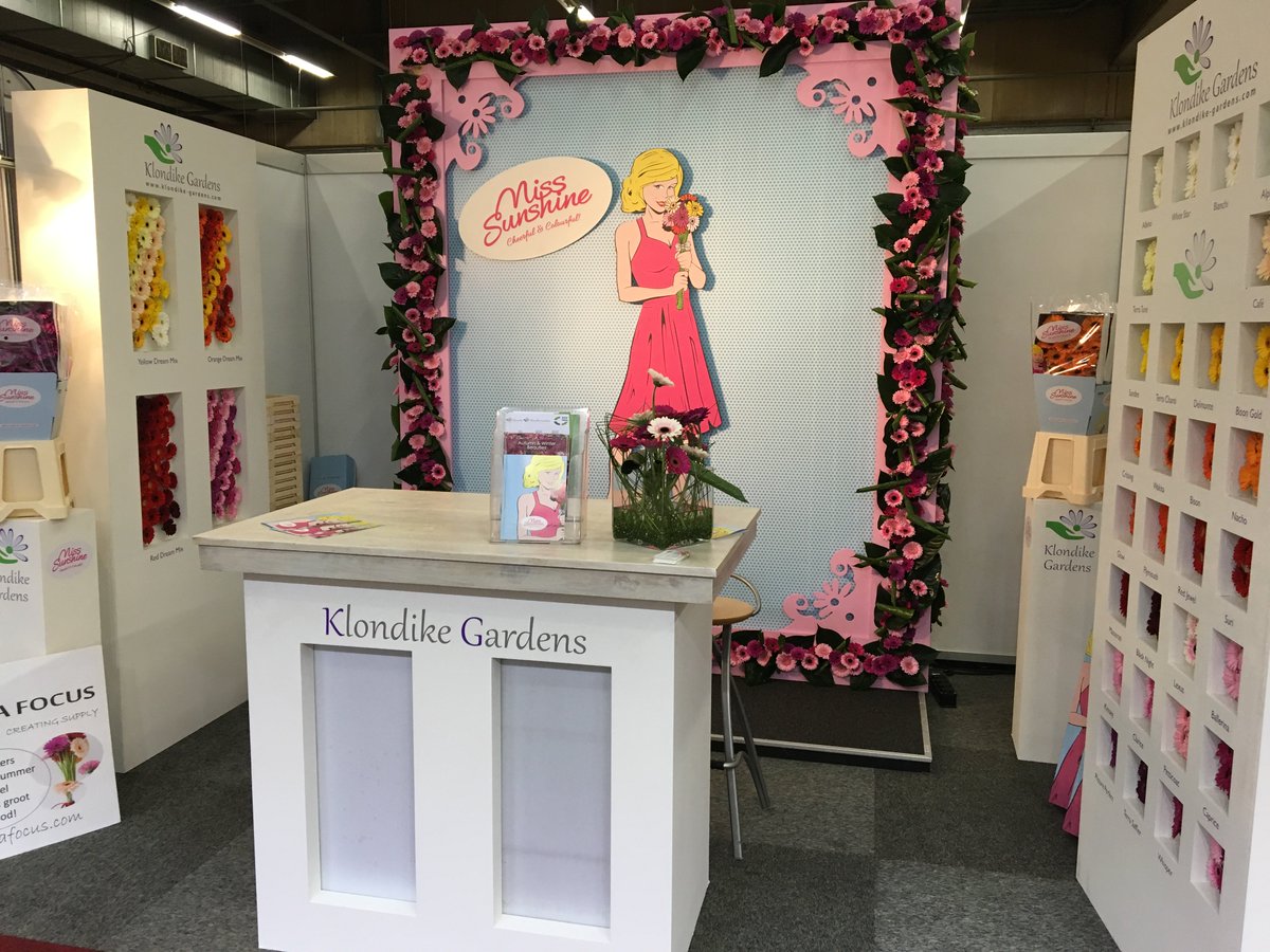 MarcoZwinkels's tweet photo. @FHTradeFair #FHTF2015 was weer een groot SUC6! Mooie stands, boeiende gesprekken, veel inspiratie! #complimenten https://t.co/WtWWNcZb7G
