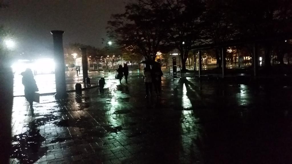 melon32123's tweet photo. 멜뮤 초대권과 일반석 명단 , 밤샘줄 올림픽공원 입구 cu건녀편 정자 아래편으로 내리막길 내려오시면 있습니다 

#멜뮤 #멜론어워즈 #멜론뮤직어워드 #밤샘 #초대권 #일반석 #밤샘명단 https://t.co/s4QN99n2NH