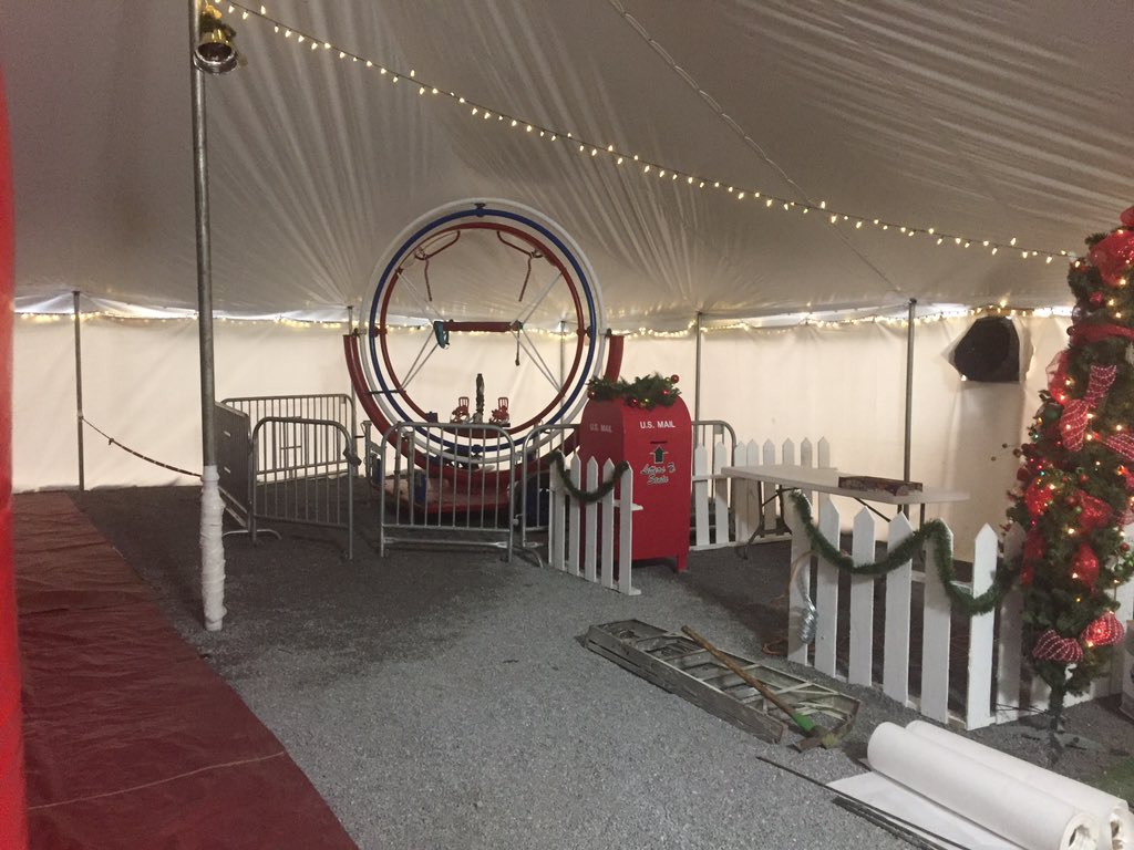 InflatablesApex's tweet photo. Inside the tent the Gyroscope at the light show https://t.co/39ldnRh3A8