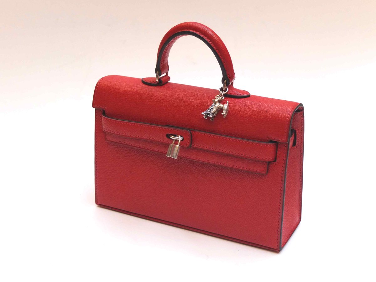ArtWorkersGuild's tweet photo. Just like the #mulberrybag but postcard size. #3Dpostcard https://t.co/0PyRdUfDJu