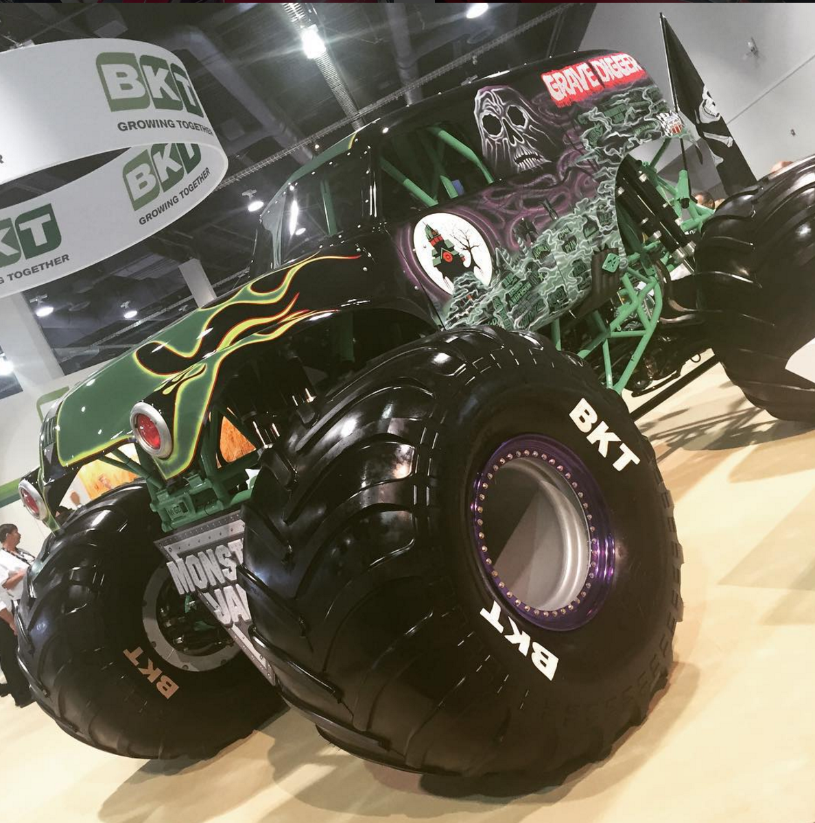 #Gravedigger rocking <a href="/BKTtires/">BKT Tires</a> #SEMA2015 #carparts #autoparts #truckparts #sellmoreselleverywhere <a href="/GraveDiggerFans/">GraveDigger</a>
