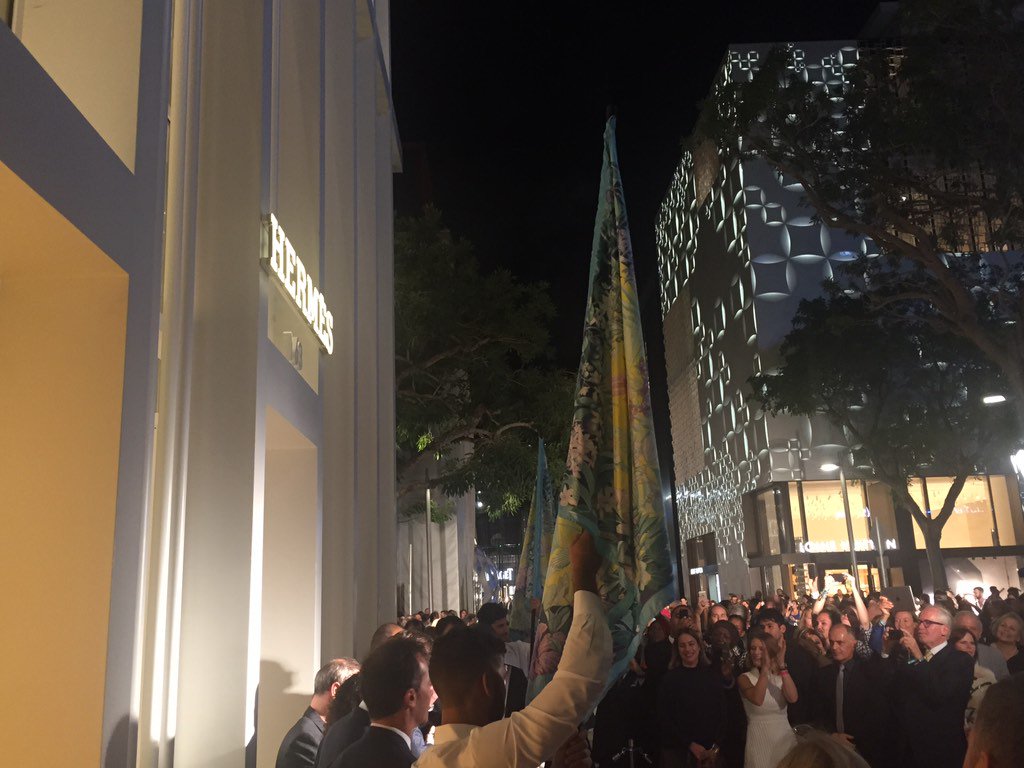 MissKaraa's tweet photo. Beautiful evening celebrating the Grand Opening of #HermesMiami https://t.co/4ykXNzQXn2