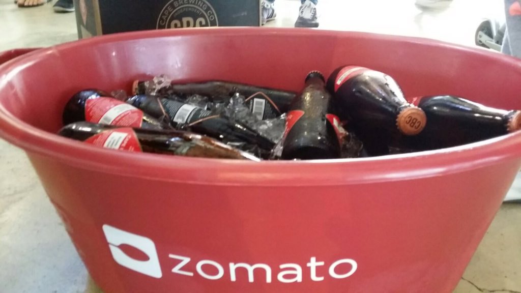 eve_in_ct's tweet photo. @WeAreUtopia @ZomatoSA epic beer pong sesh!! Let's do it again 🍻🍻#beerdropoff https://t.co/nsUKKBRHCD