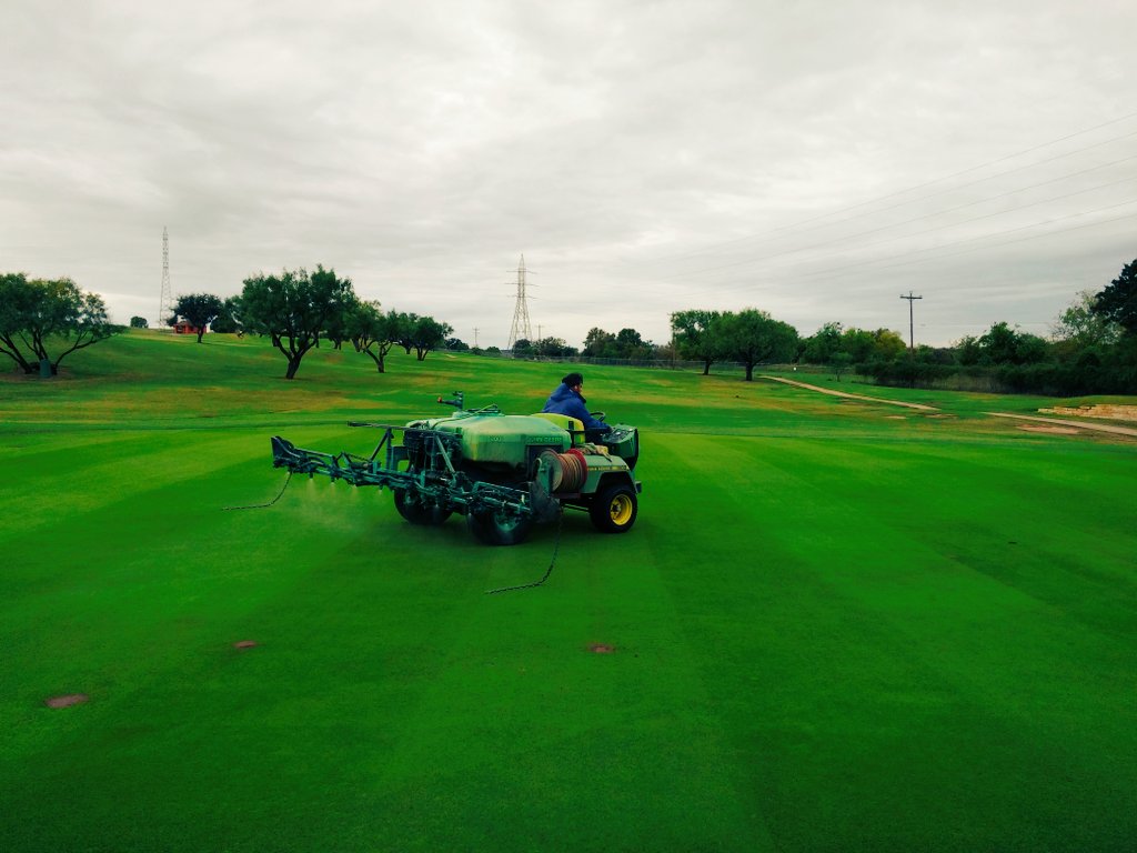 jamie_kizer's tweet photo. Compost Tea app this morning at Hidden Falls Golf Club #compostea https://t.co/9yyTu6yWOq