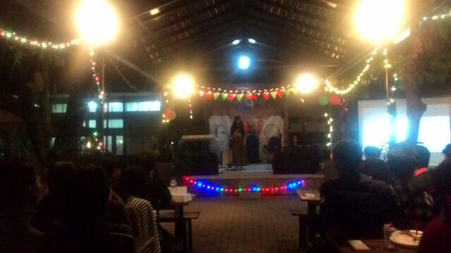 BEMFILKOMUB's tweet photo. Wah masih rame nih Opening Dies Natalis malem ini :D #WeCreateWeCelebrate #AyoKontribusi https://t.co/jUzjJIWgQM