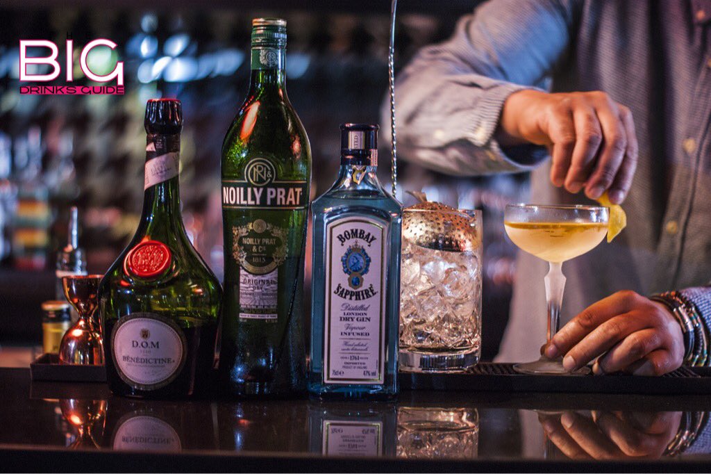 BigDrinksGuide's tweet photo. Friday night y'all. #dubai #London #cocktails https://t.co/j1AIzkwAyO