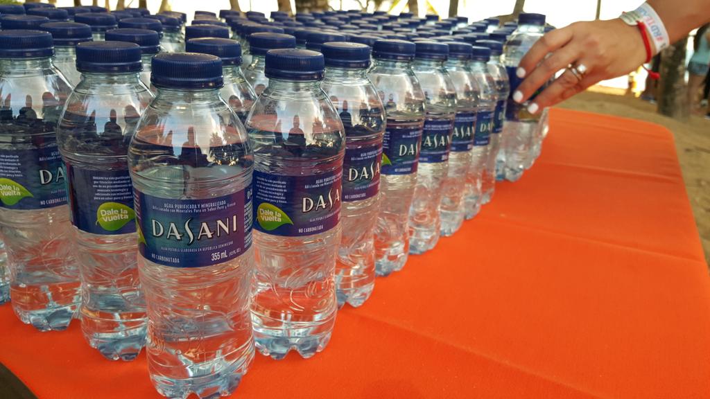 EveBetancourt's tweet photo. Comenzando el 2do día de #EnCuerpoyAlma en salud. Caminata, agua y vida #VivoEnCuerpoyAlma @cala https://t.co/fV1YH65iHE