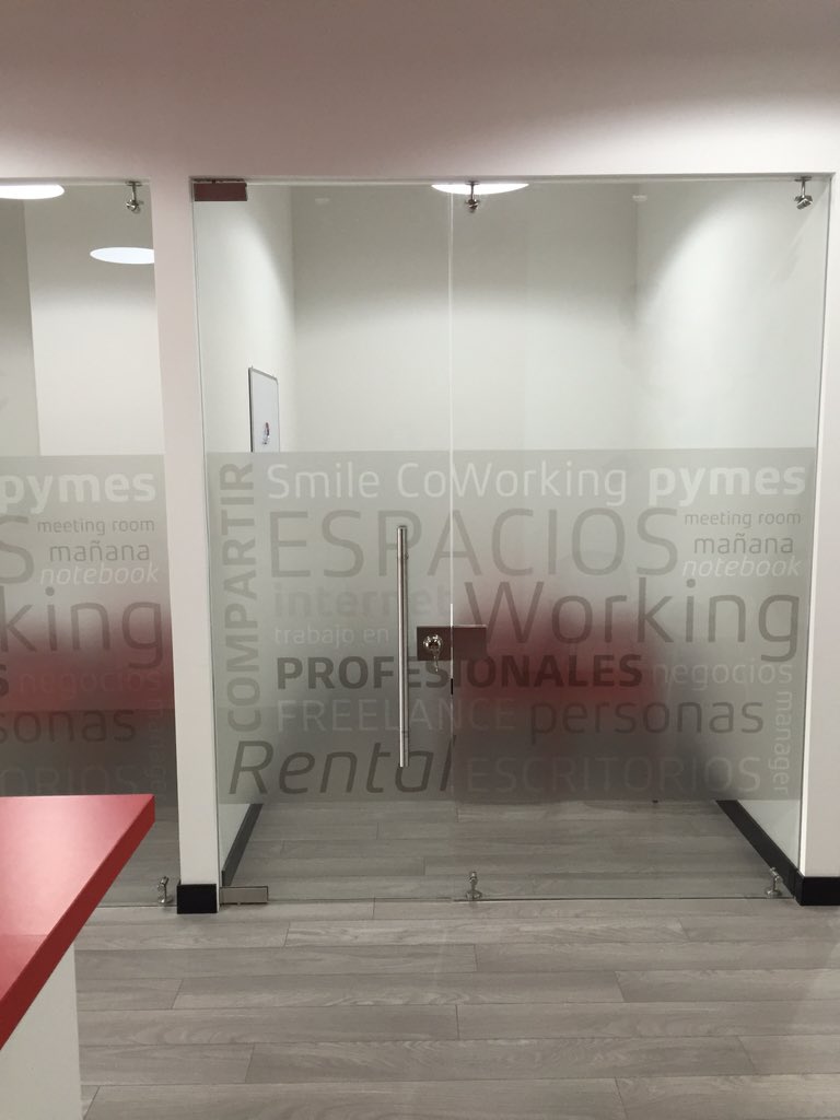 Salas de juntas y oficina privada #oficinas #smilecoworking