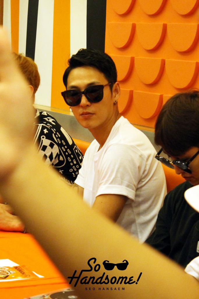 sohandsome_SHS's tweet photo. [UPLOAD] 150922 YOSHINOYA MEGAMALL
5 PICS UP⇧ 보고싶어요 오빠! 😍💕💕
#페임어스 #한샘 #FameUs #Hansaem
⇨ https://t.co/rcVuxy5LRe https://t.co/VXoLv8bjAg
