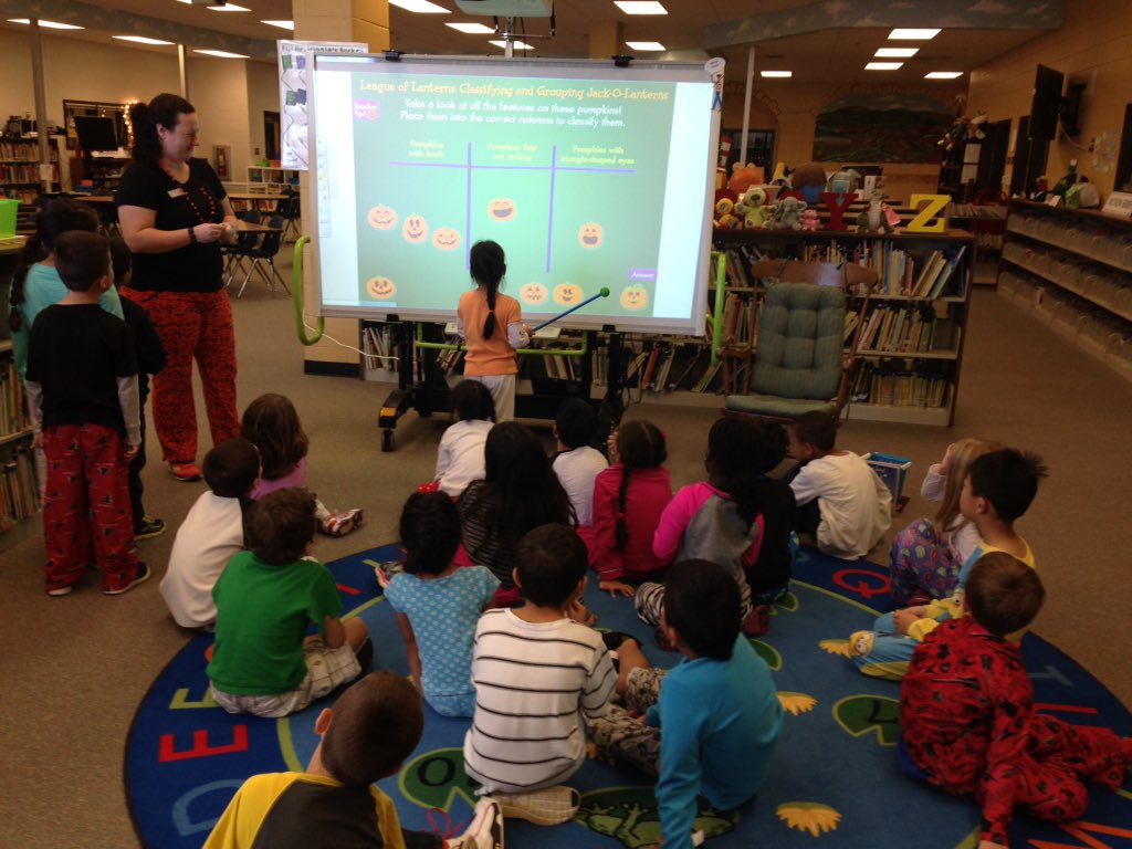 jennbrown20's tweet photo. Story + SMART board makes for a great library time! @knightes401 #KnightES #gcpsmediacenters https://t.co/yAffmlxPMg